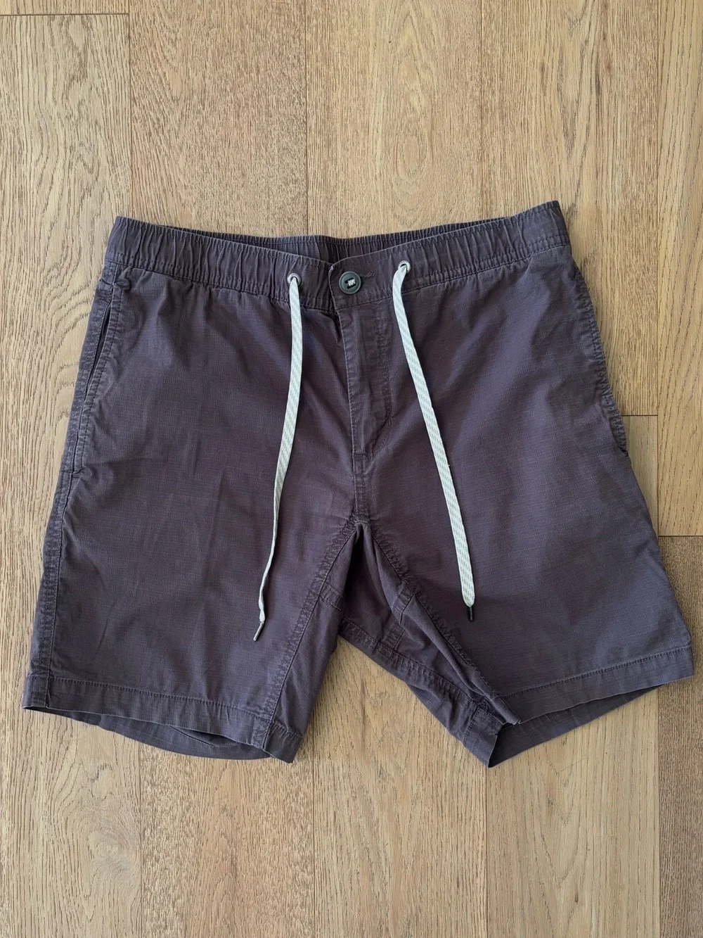 Vuori Ripstop Shorts V370 Men’s Medium Gray Performance Casual Drawstring Shorts